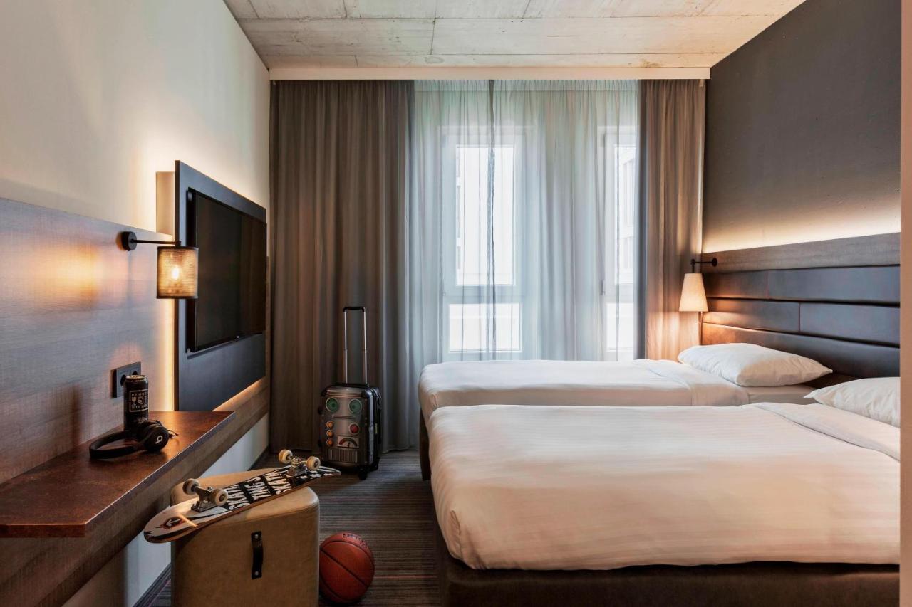 Book a cheap room in MOXY Frankfurt East